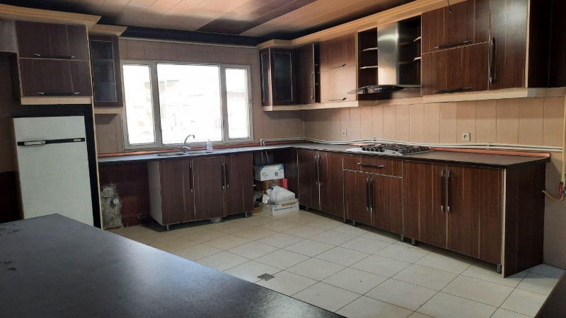 اداری 200 متری چهارخوابه در خیابان بوعلی همدان