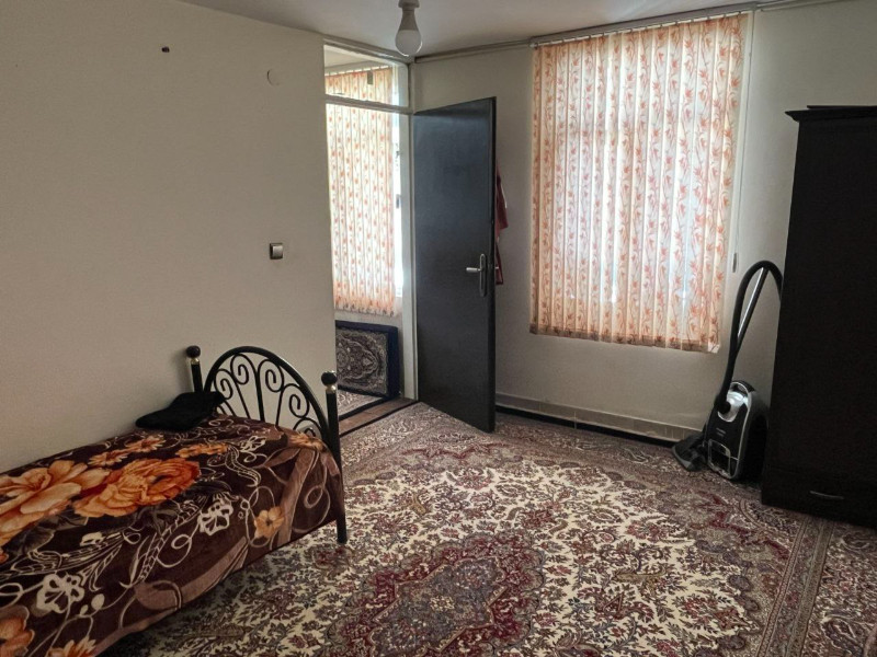 خانه 126 متری در میدان عارف ملایر