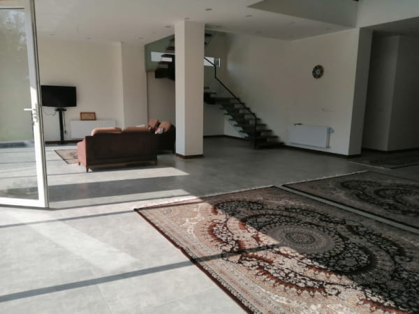 ویلا 380 متری چهارخوابه در طاووسیه کرج