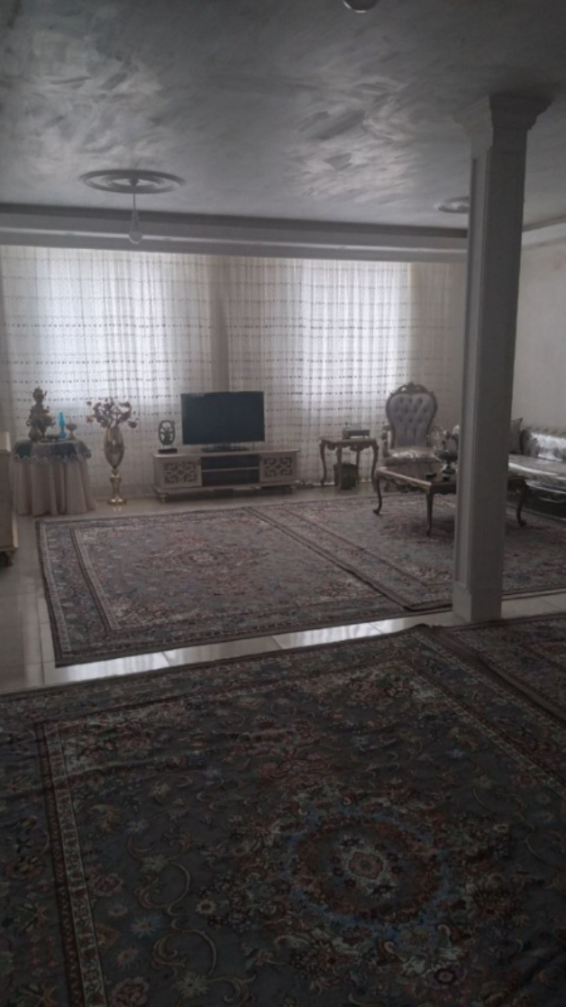 ویلا 200 متری یک خوابه در 18متری سپاه ملایر