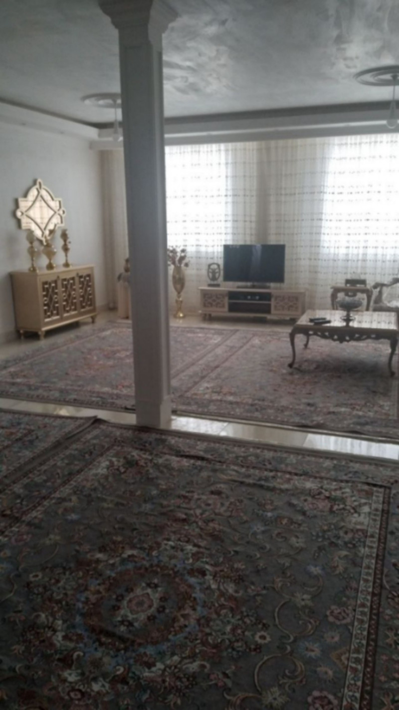 ویلا 200 متری یک خوابه در 18متری سپاه ملایر