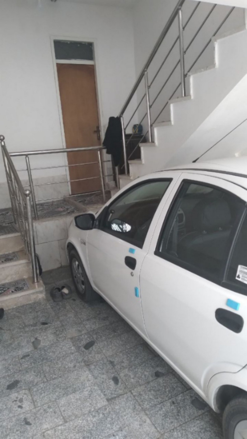 ویلا 200 متری یک خوابه در 18متری سپاه ملایر