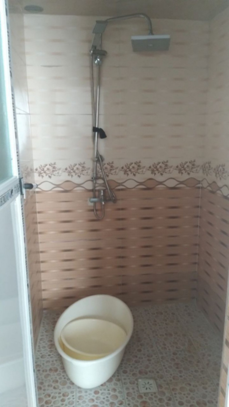 ویلا 200 متری یک خوابه در 18متری سپاه ملایر