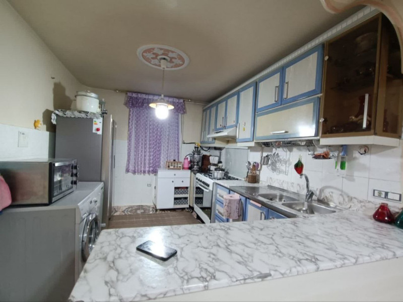 آپارتمان 85 متری دو خوابه در میدان زندیه ملایر