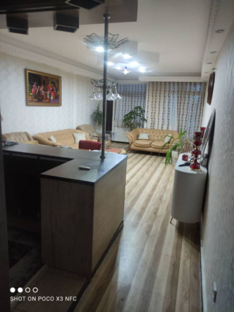 آپارتمان 74 متری دو خوابه در میدان زندیه ملایر