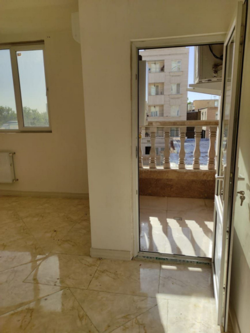 آپارتمان 114 متری دو خوابه در خیابان برق ملایر