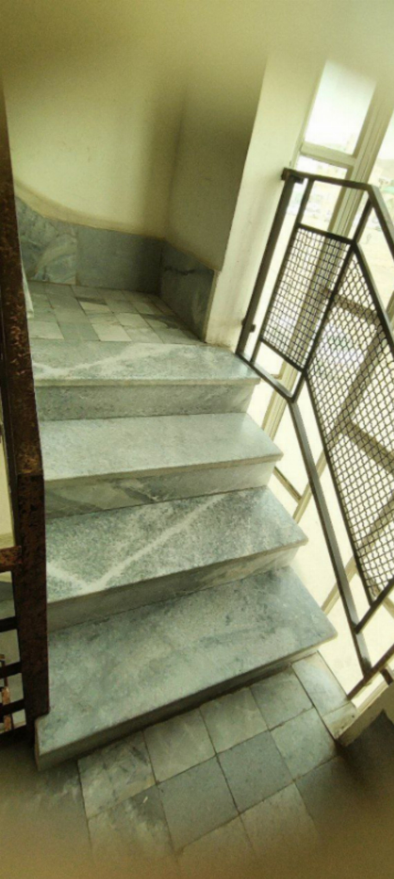 آپارتمان 86 متری دو خوابه در میدان جهاد ملایر