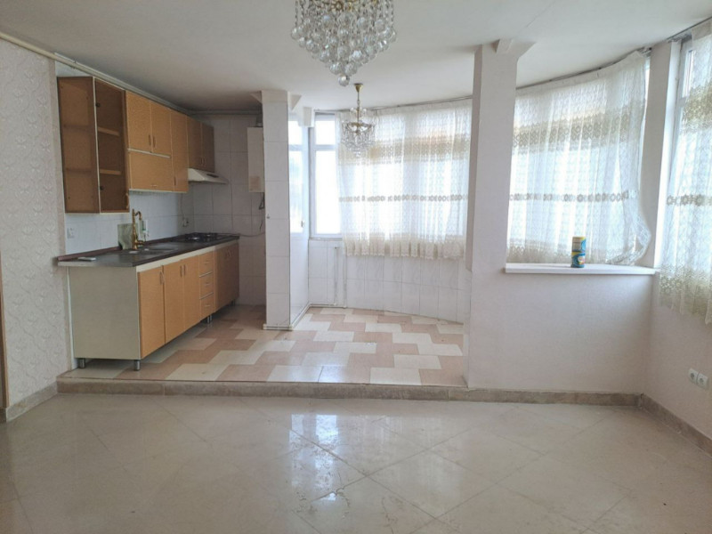 آپارتمان 76 متری دو خوابه در بلوار نبوت ملایر