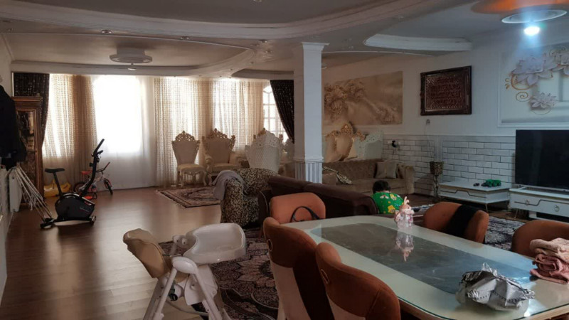 خانه 300 متری در خیابان 17 شهریور ازنا