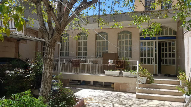 خانه 300 متری در خیابان 17 شهریور ازنا