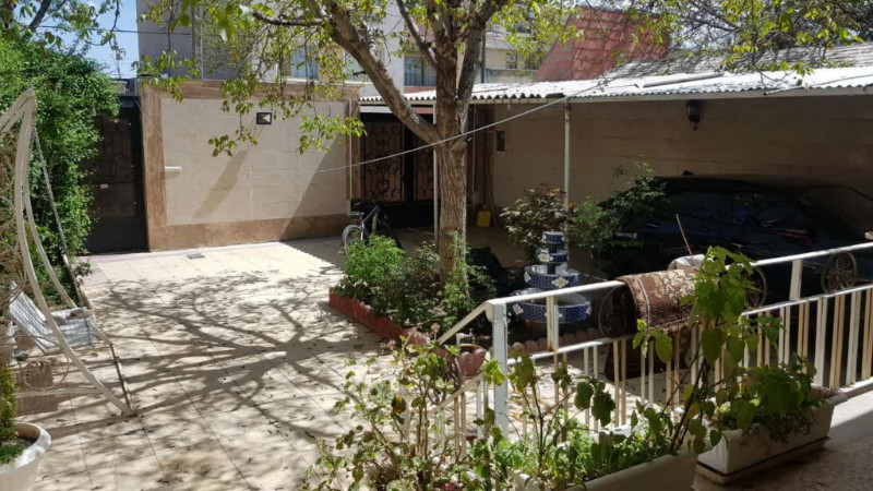 خانه 300 متری در خیابان 17 شهریور ازنا