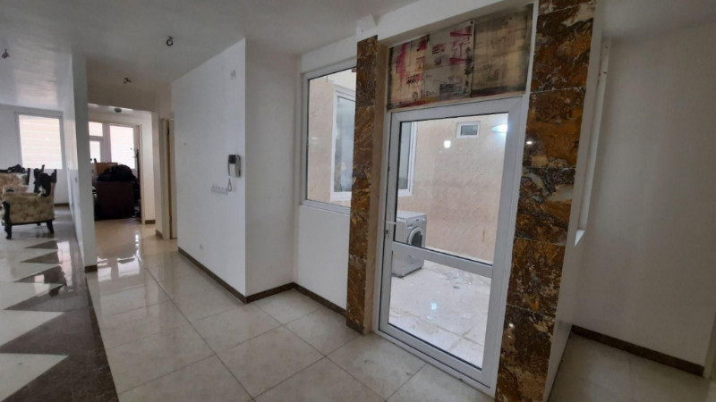 آپارتمان 227 متری چهارخوابه در طالقانی همدان12852810601