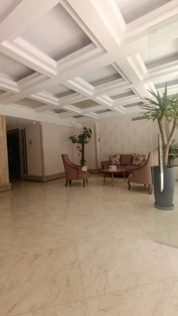 آپارتمان 240 متری چهارخوابه در فرمانیه شرقی تهران