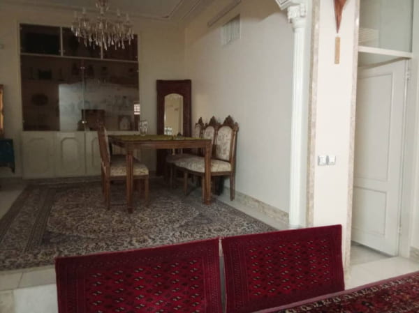 ویلا 200 متری سه خوابه در خیابان باغ دریاچه اصفهان