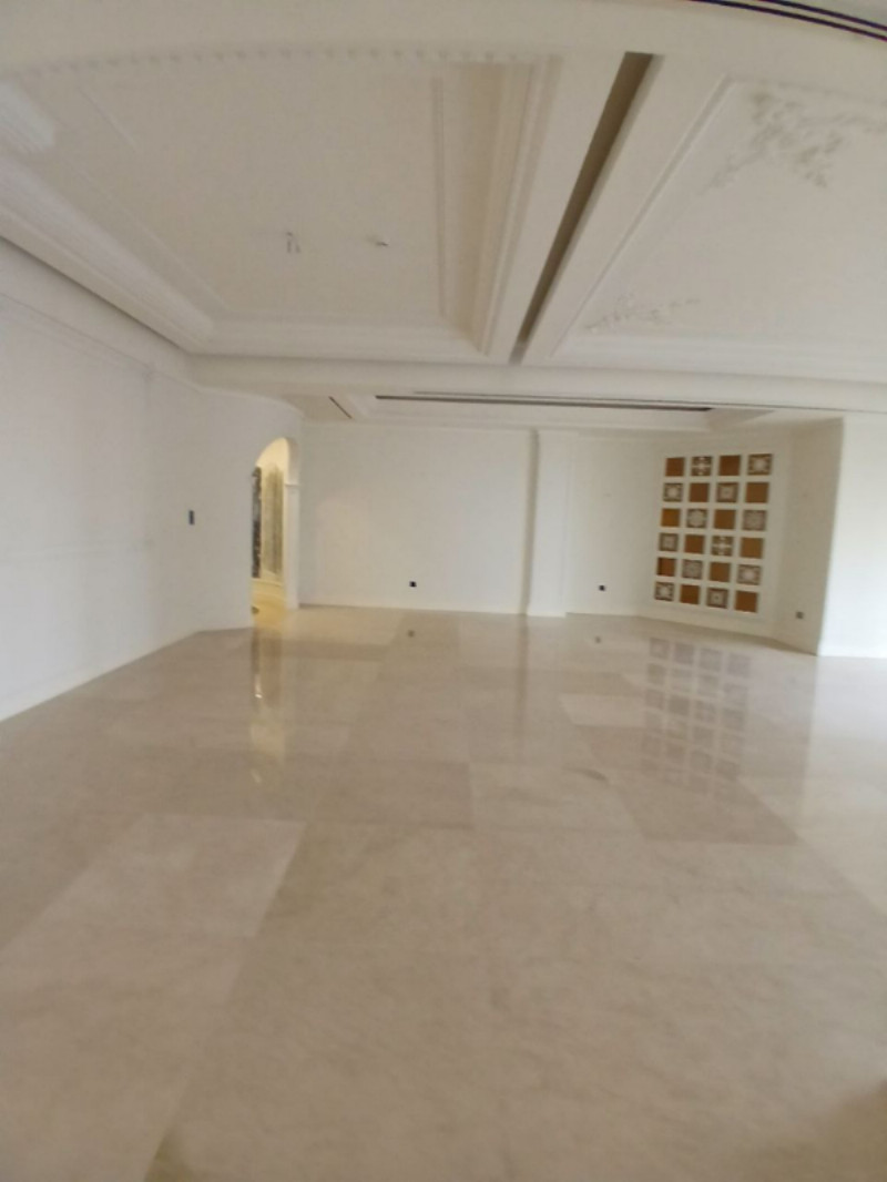 آپارتمان 175 متری سه خوابه در نیاوران تهران