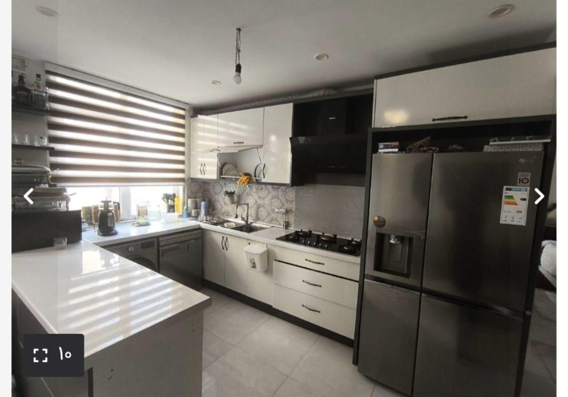 آپارتمان 92 متری دو خوابه در انقلاب تهران