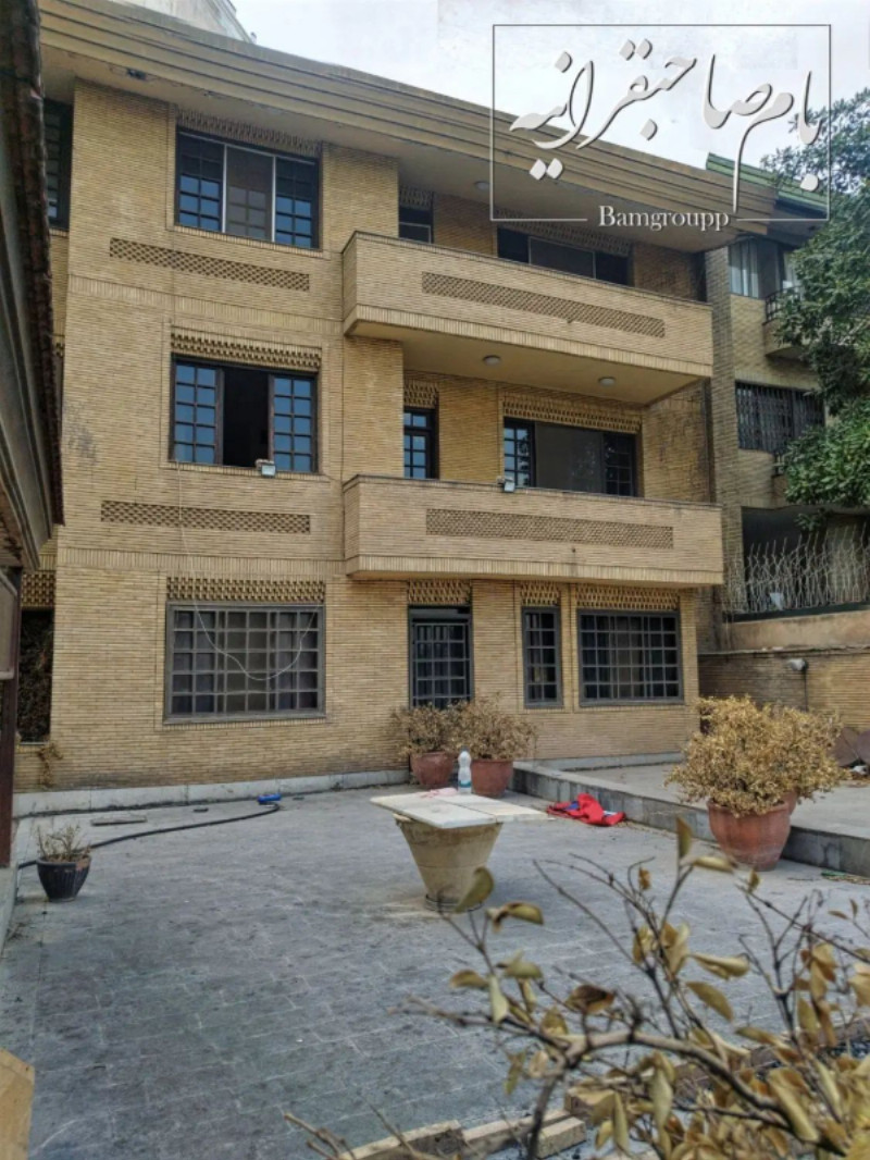 ویلا 655 متری چهارخوابه در نیاوران تهران