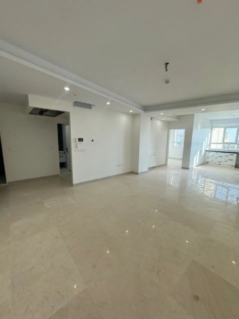 آپارتمان 105 متری دو خوابه در لویزان تهران