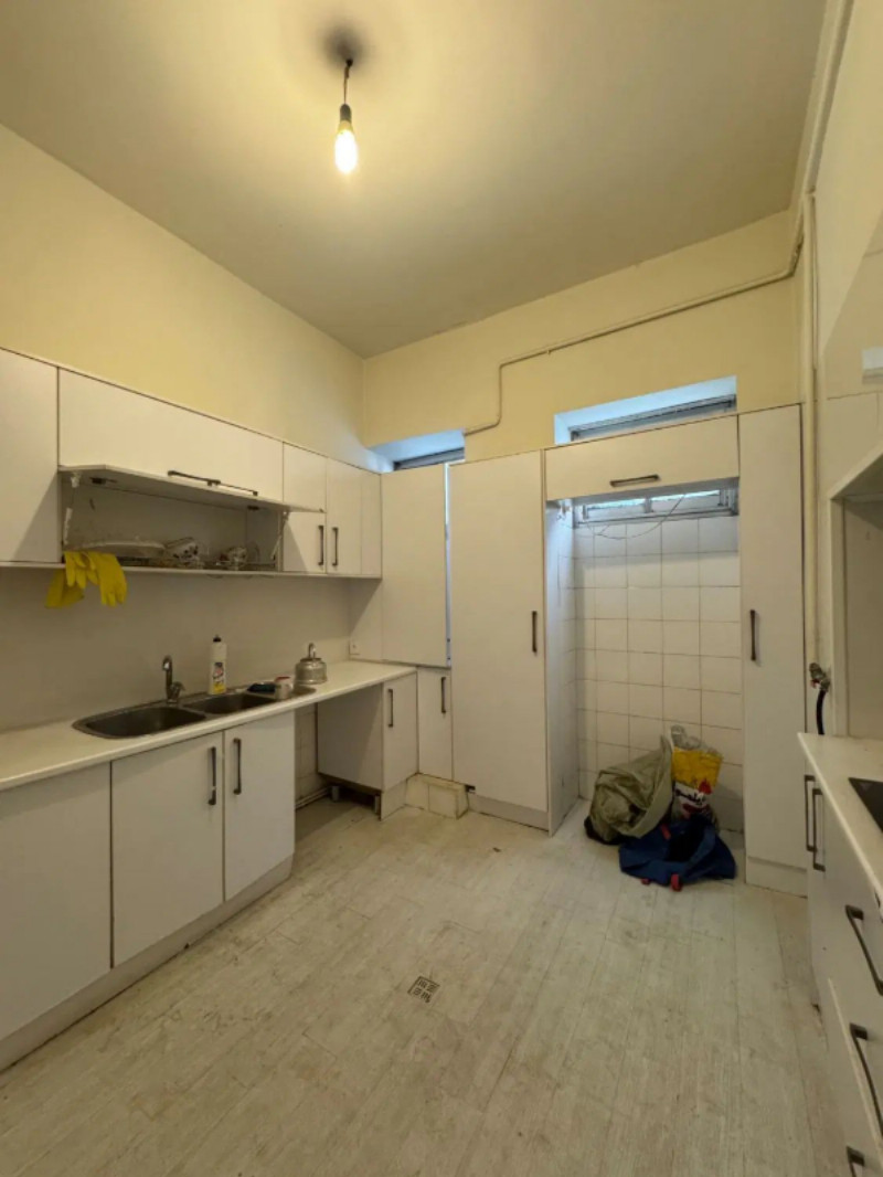 اداری 280 متری چهارخوابه در اندرزگو تهران