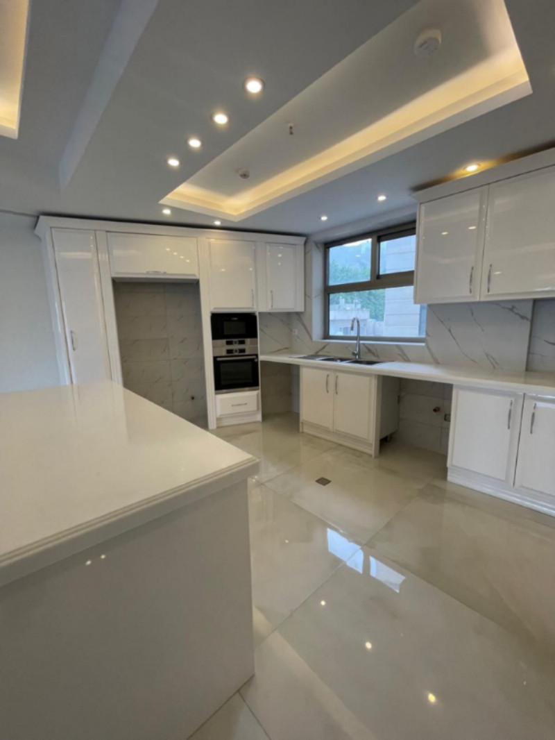 آپارتمان 195 متری سه خوابه در فرشته تهران