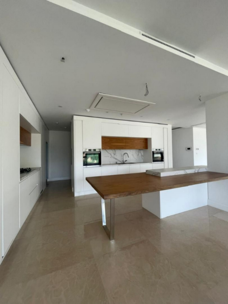 آپارتمان 250 متری سه خوابه در کامرانیه شمالی تهران