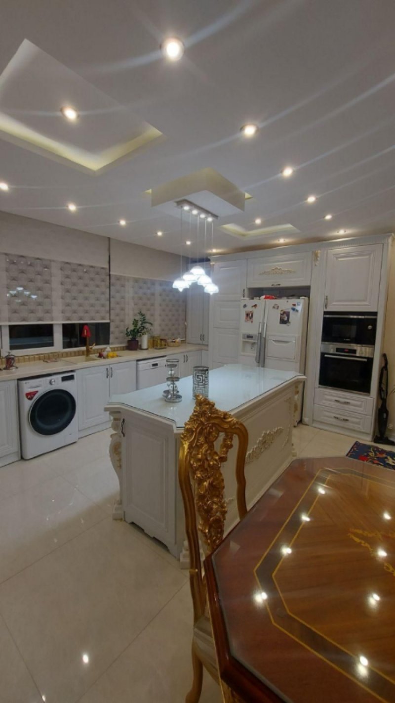 آپارتمان 136 متری سه خوابه در پونک تهران13188214636