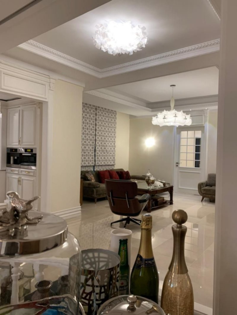 آپارتمان 230 متری سه خوابه در کامرانیه شمالی تهران13188614641