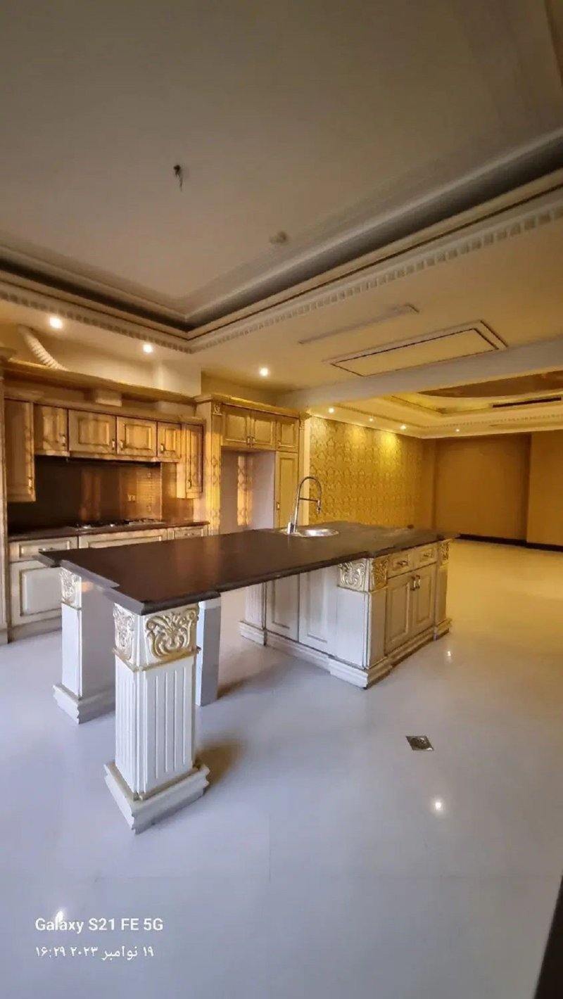 آپارتمان 300 متری چهارخوابه در نیاوران تهران13198514807