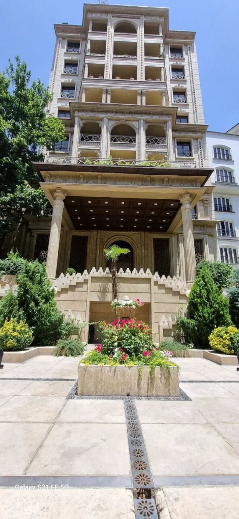آپارتمان 300 متری چهارخوابه در نیاوران تهران13198514804