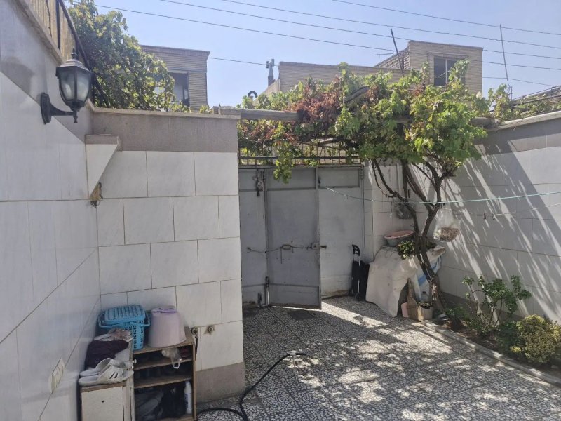 خانه 100 متری دو خوابه در شیخ طوسی غربی اصفهان13222215152