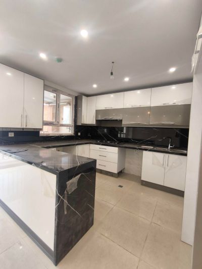 آپارتمان 95 متری دو خوابه در عباس‌آباد تهران