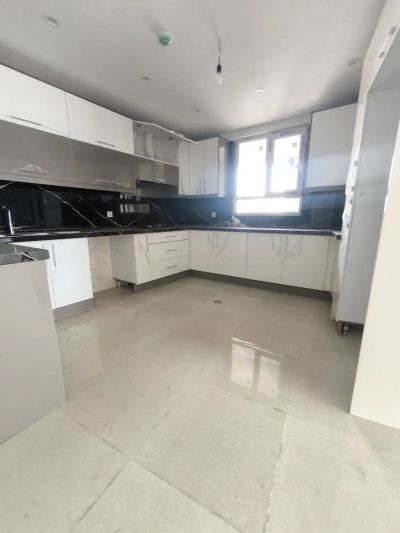 آپارتمان 100 متری دو خوابه در عباس‌آباد تهران