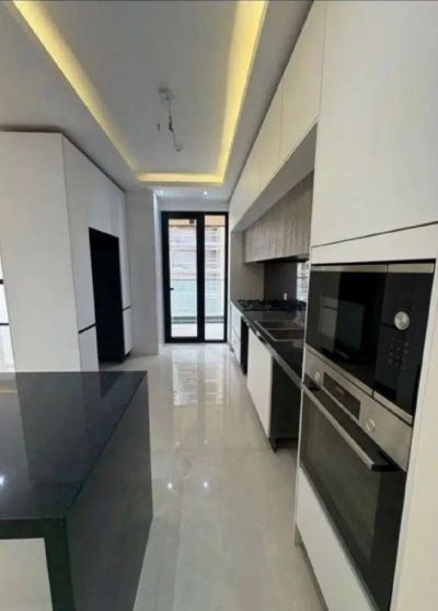 آپارتمان 95 متری دو خوابه در فرمانیه غربی تهران