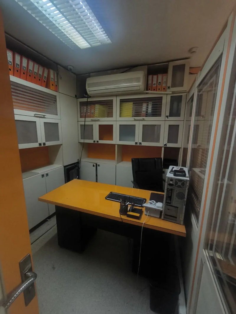 اداری 75 متری دو خوابه در خیابان کرمان تهران13243415379