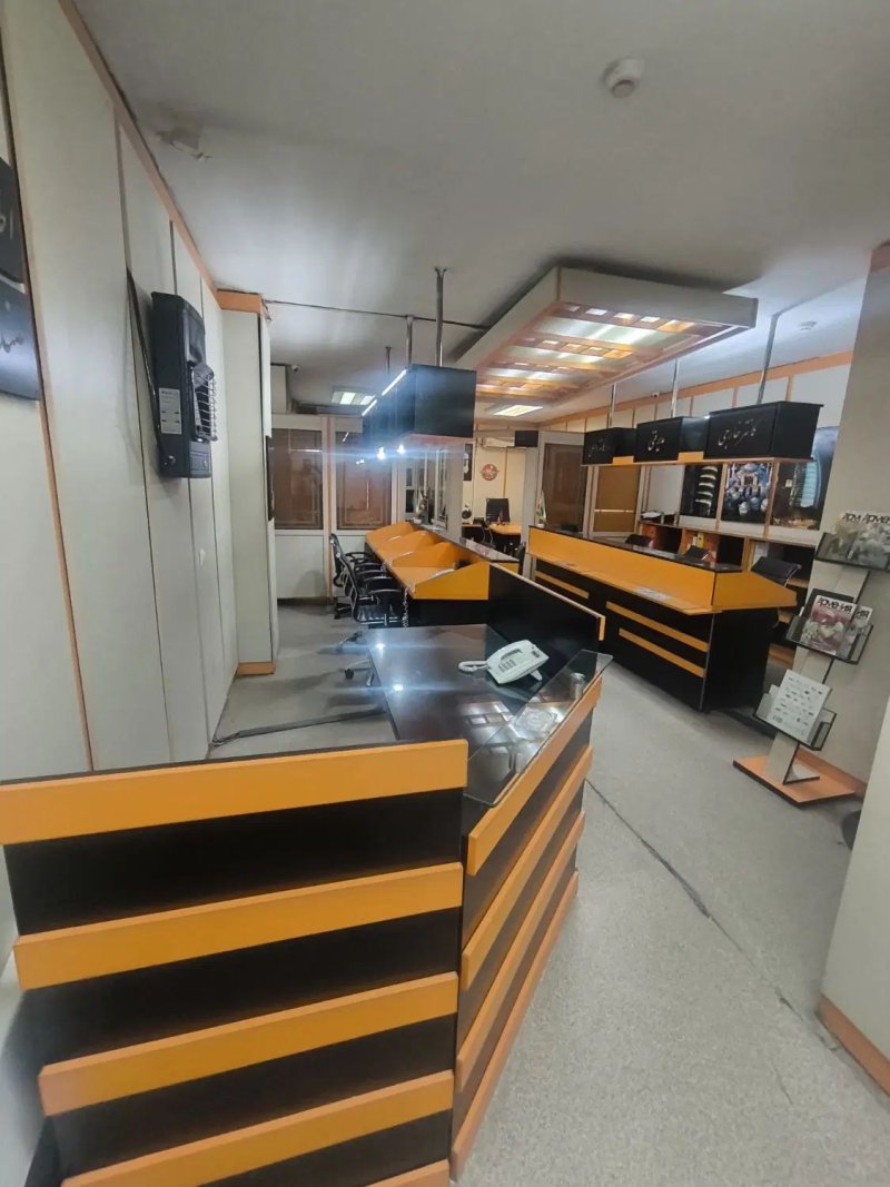 اداری 75 متری دو خوابه در خیابان کرمان تهران13243415378