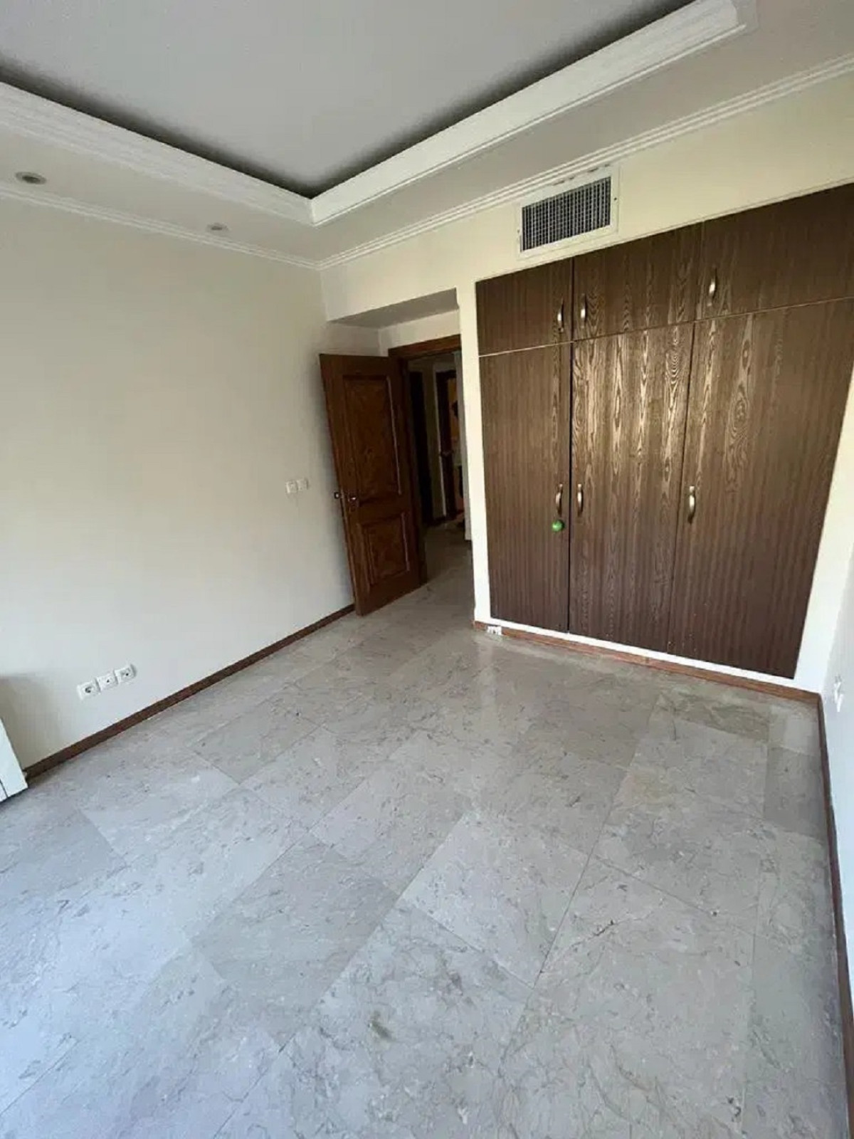 آپارتمان 148 متری سه خوابه در گاندی تهران 1