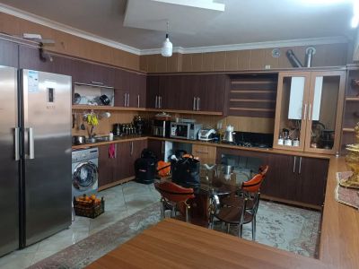 آپارتمان 168 متری سه خوابه در فروردین بهارستان