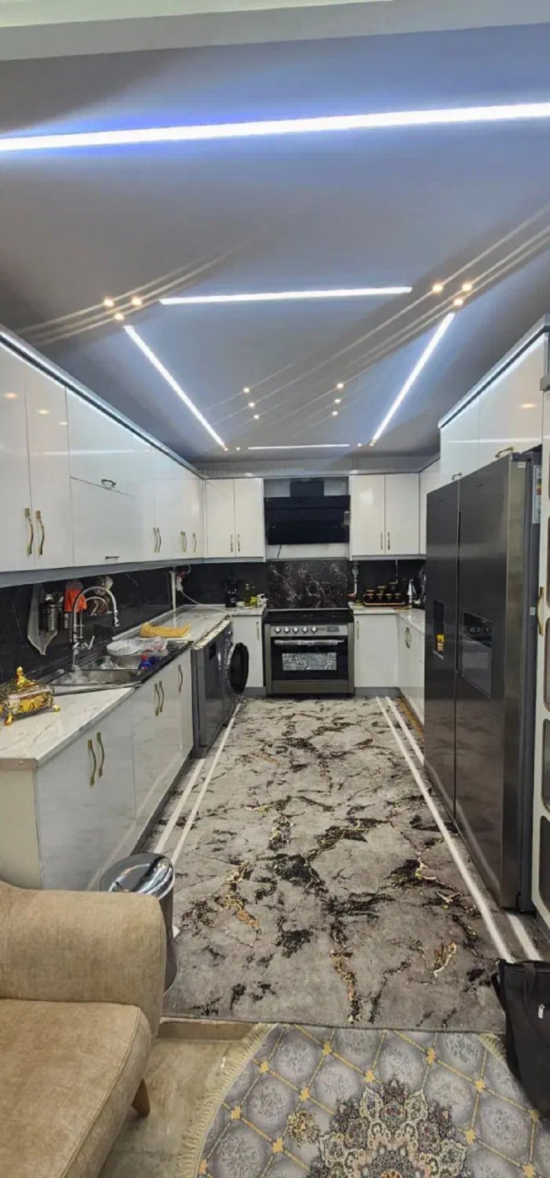 خانه 200 متری چهارخوابه در میدان بسیج نهاوند13363917742