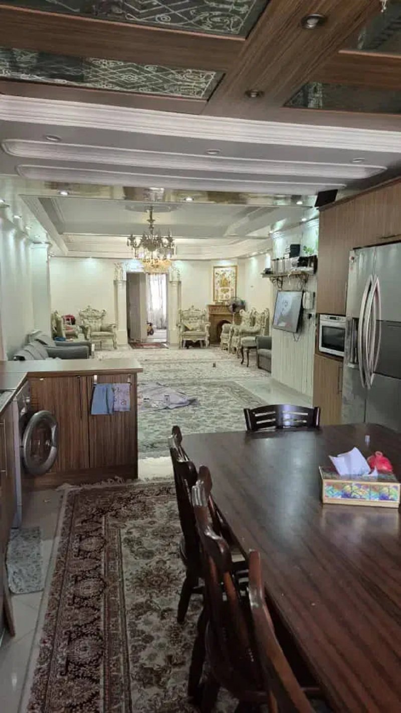آپارتمان 100 متری دو خوابه در میدان لوزی تهران13359117574
