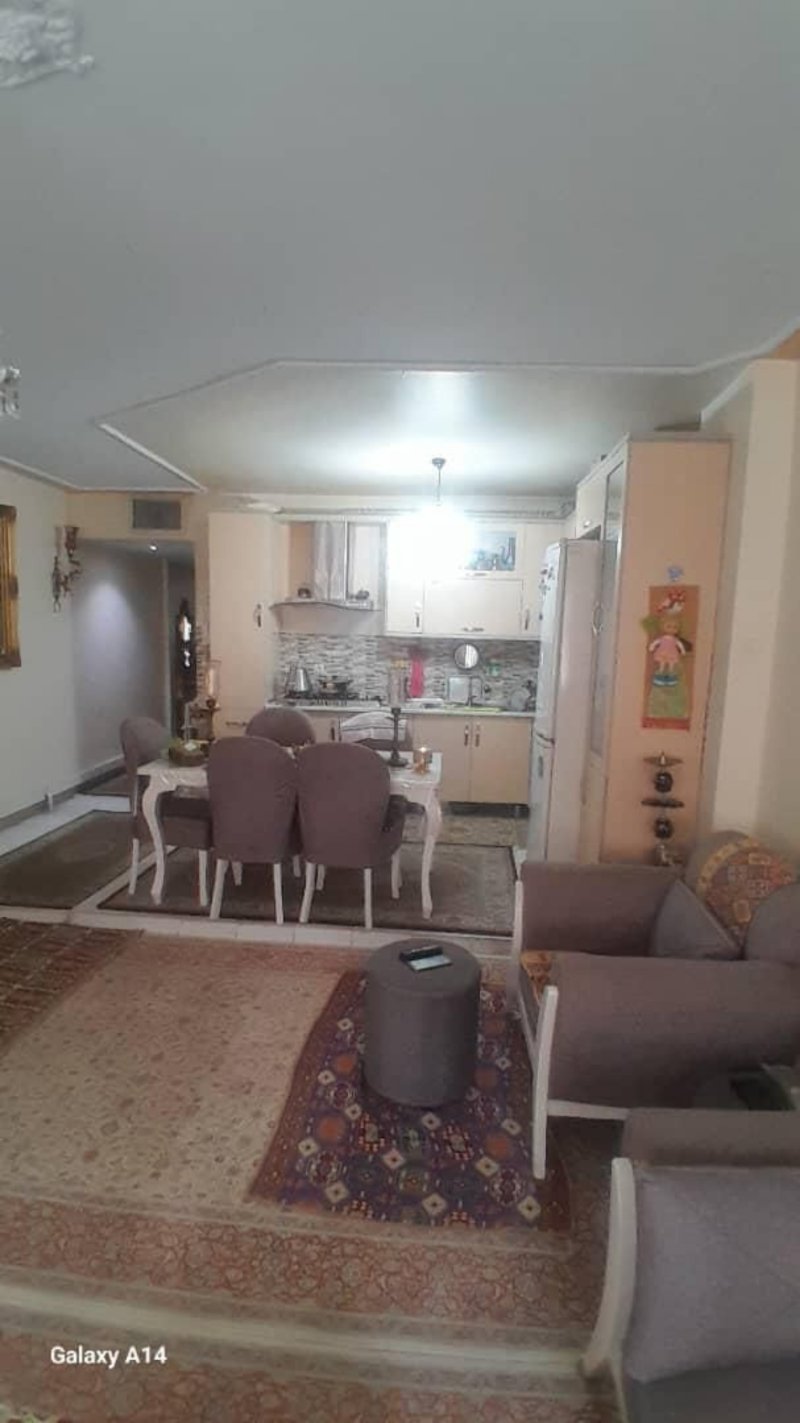 آپارتمان 79 متری دو خوابه در حشمتیه تهران13373317932