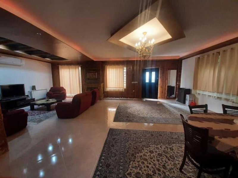 ویلا 300 متری چهارخوابه در محمود آباد13384718167