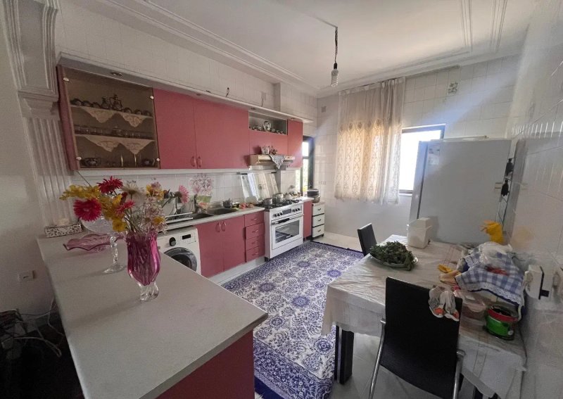 ویلا 200 متری پنج خوابه در خیابان ساری قائم شهر13402418436