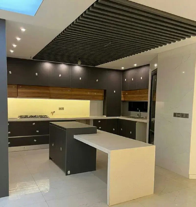آپارتمان 190 متری سه خوابه در چهارباغ بالا اصفهان13470019497