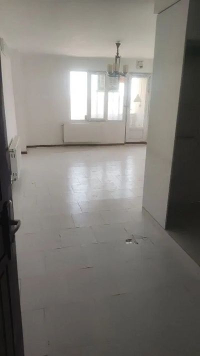 آپارتمان 80 متری دو خوابه در خیابان جمهوری گلبهار