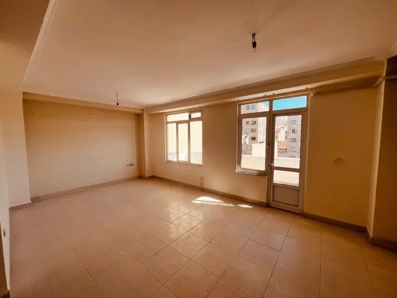 آپارتمان 90 متری دو خوابه در میدان اطلس تبریز13490219879