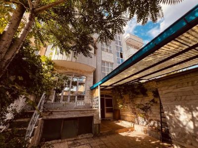 خانه 122 متری چهارخوابه در میدان ارغوان تبریز