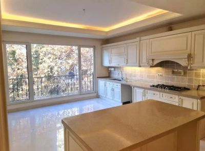 آپارتمان 210 متری سه خوابه در نیاوران تهران