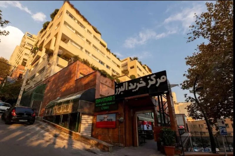 تجاری 600 متری دو خوابه در نیاوران تهران13521420386