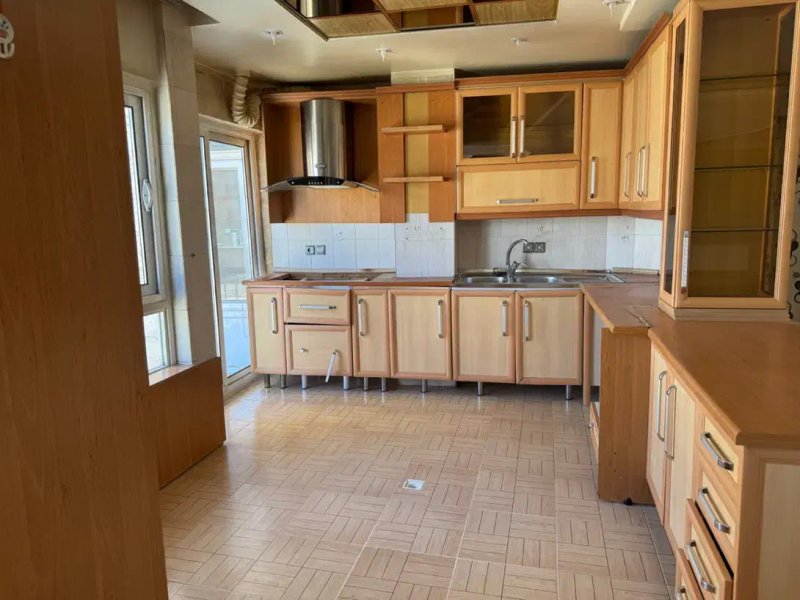 آپارتمان 140 متری سه خوابه در میدان گلستان کرج13531620630