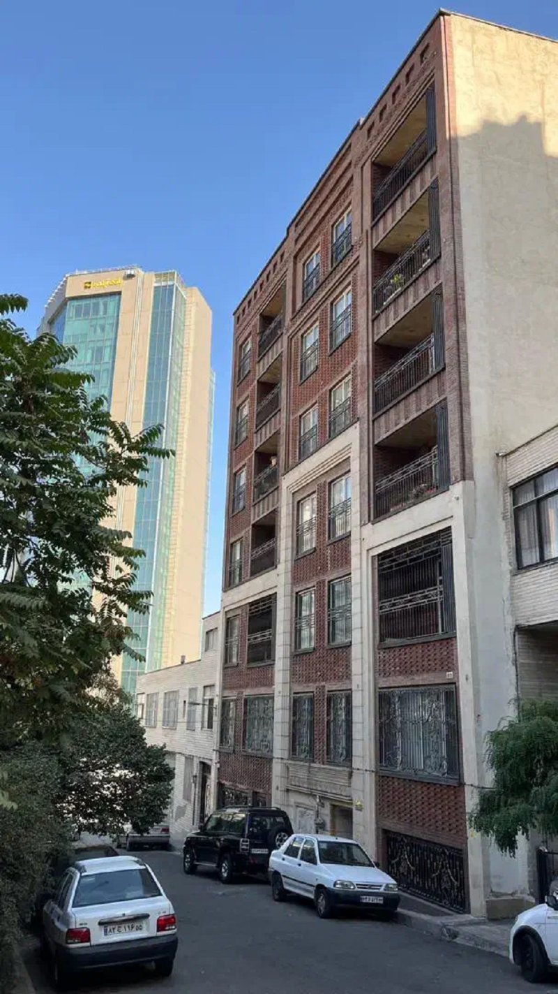 آپارتمان 185 متری سه خوابه در جردن تهران13520320361